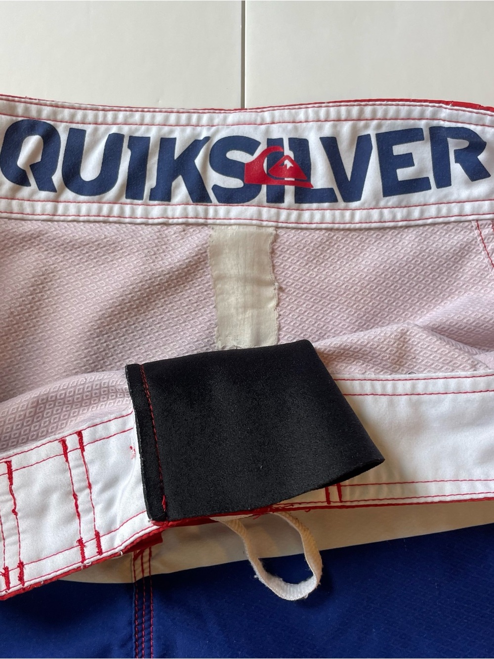 Quiksilver Men's Montreal Canadiens NHL Boardshorts from 2012 - Picture 8 of 9